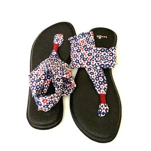 Sanuk sandals in perfect condition.